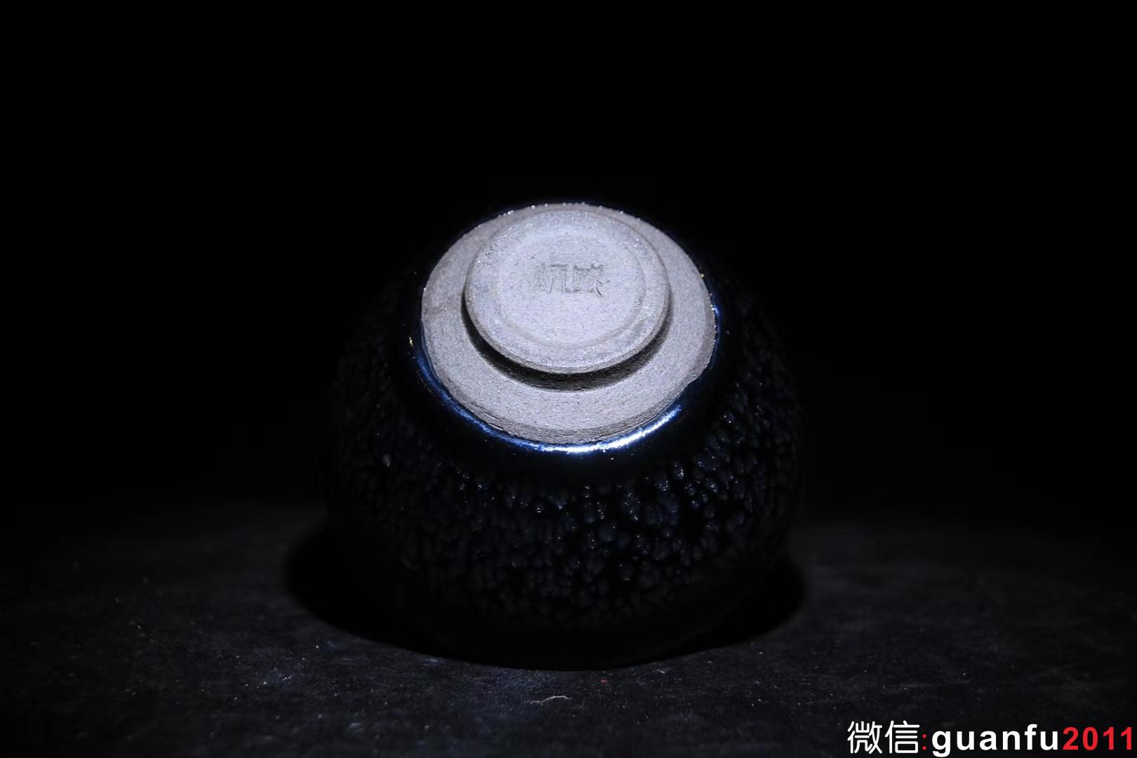 【作者】蔡炳盛老師 【品名】藍油滴 【規(guī)格】8.8 x 5.3 cm