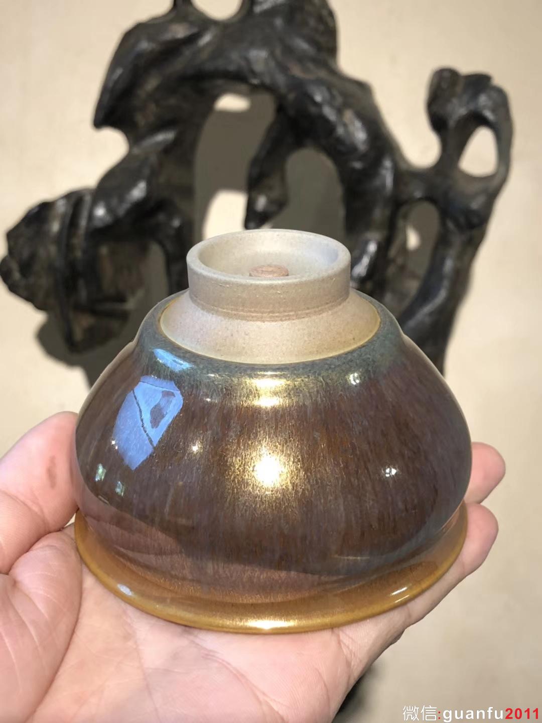 （金絲玉毫）范澤鋒老師 高級(jí)工藝美術(shù)師 金絲玉毫 紫砂胎 口徑：9高：6  收藏級(jí) 天然胎土和釉礦石的完美結(jié)合