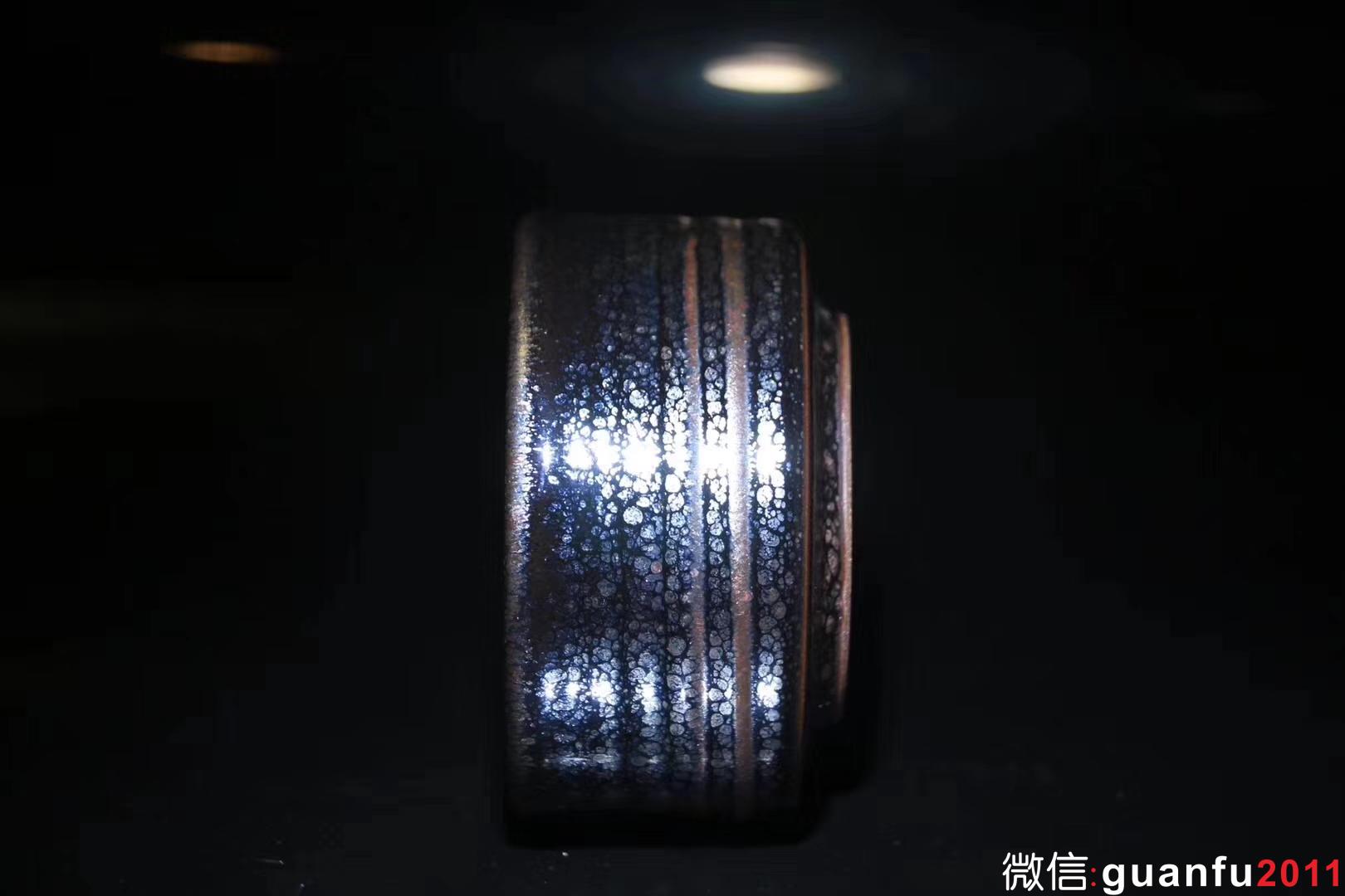 【作者】蘇天培老師 星光油滴第一人 【品名】星光油滴（無垠） 【規(guī)格】9 x 4.8 cm