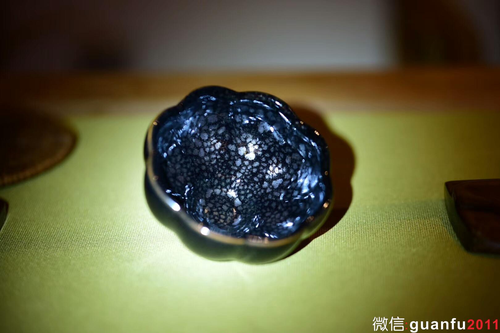 【盈珠】 華北油滴 手捧如花   器型與斑紋的完美演繹  口徑：8.6*4.7公分