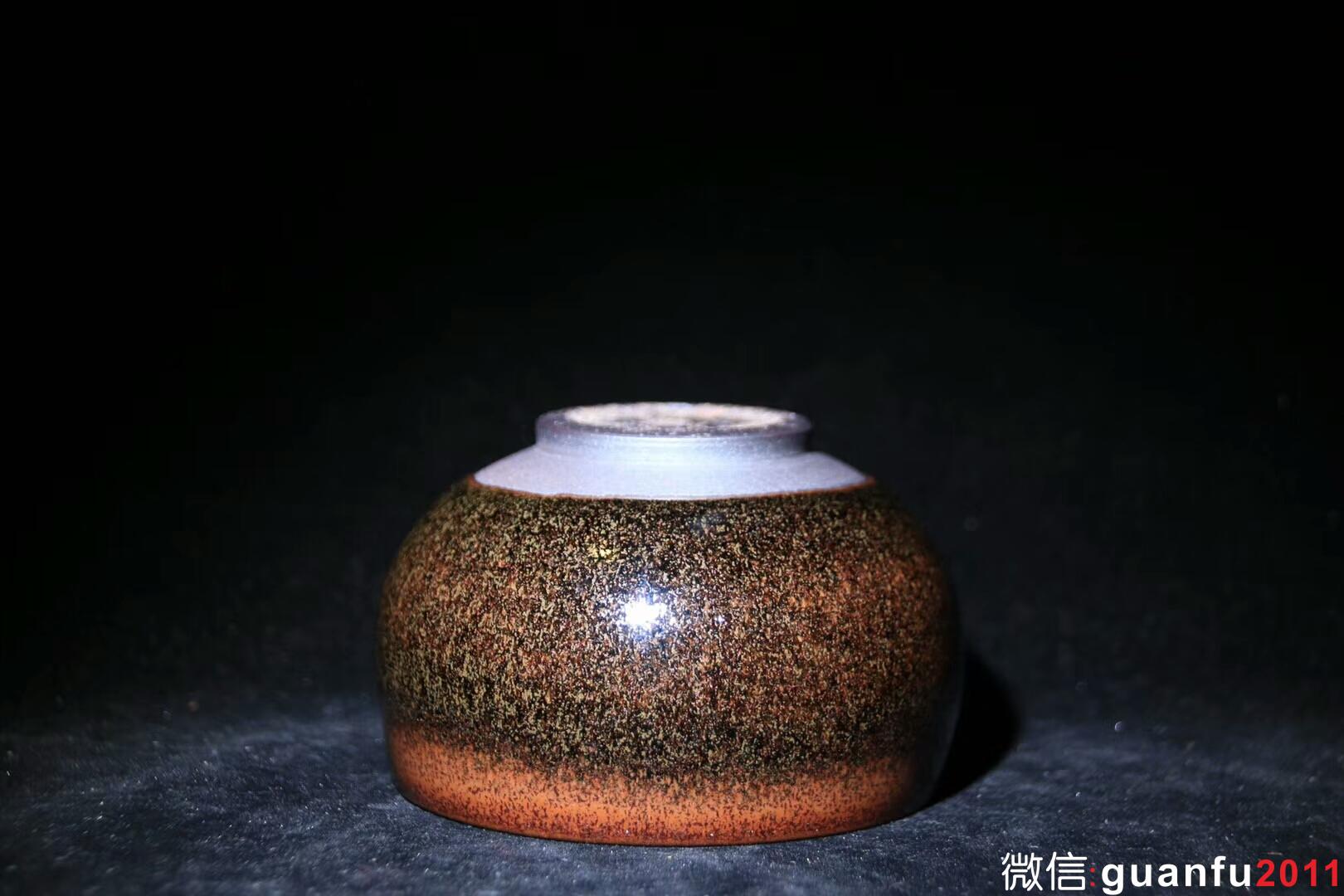 木易陽建盞 【作者】楊興生老師 【品名】柴燒 【規(guī)格】8.5 x 5.8 cm