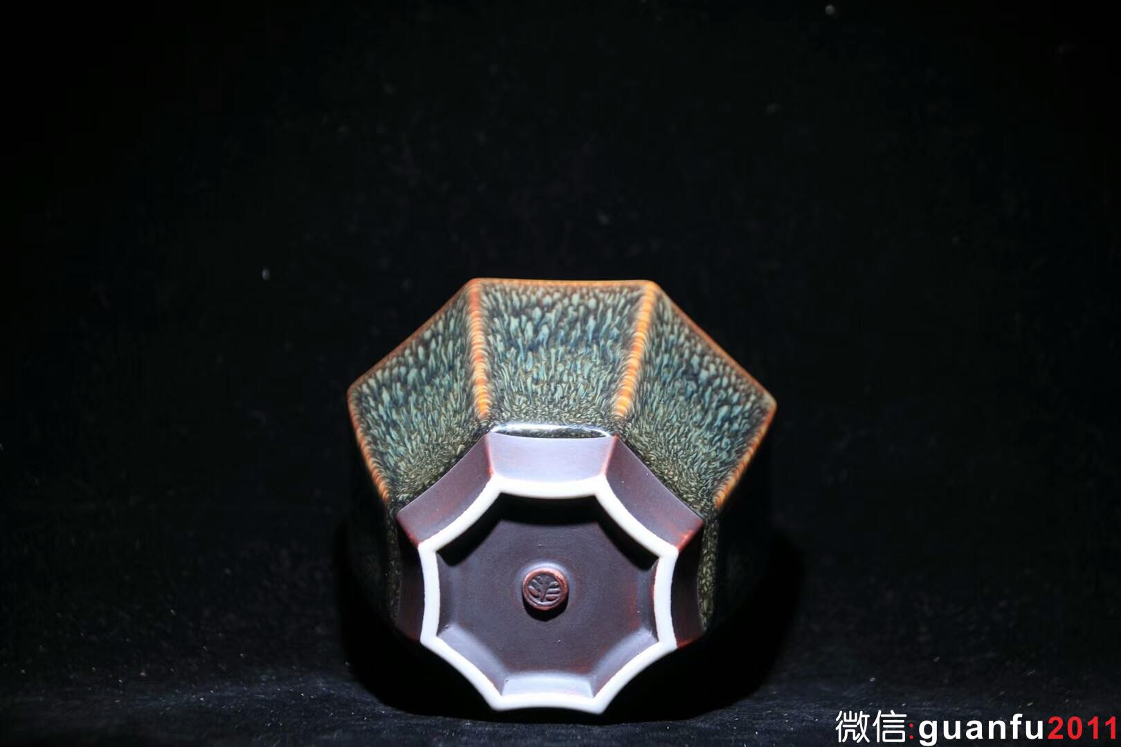 【作者】范澤鋒老師 【品名】漢風(fēng)八韻 【規(guī)格】8.5 x 5.5 cm