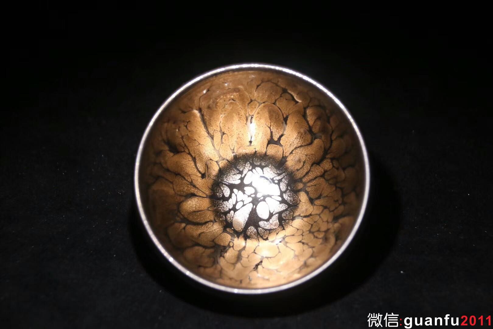 【作者】陳為聰老師 【品名】金油滴 【規(guī)格】8.5 x 5 cm