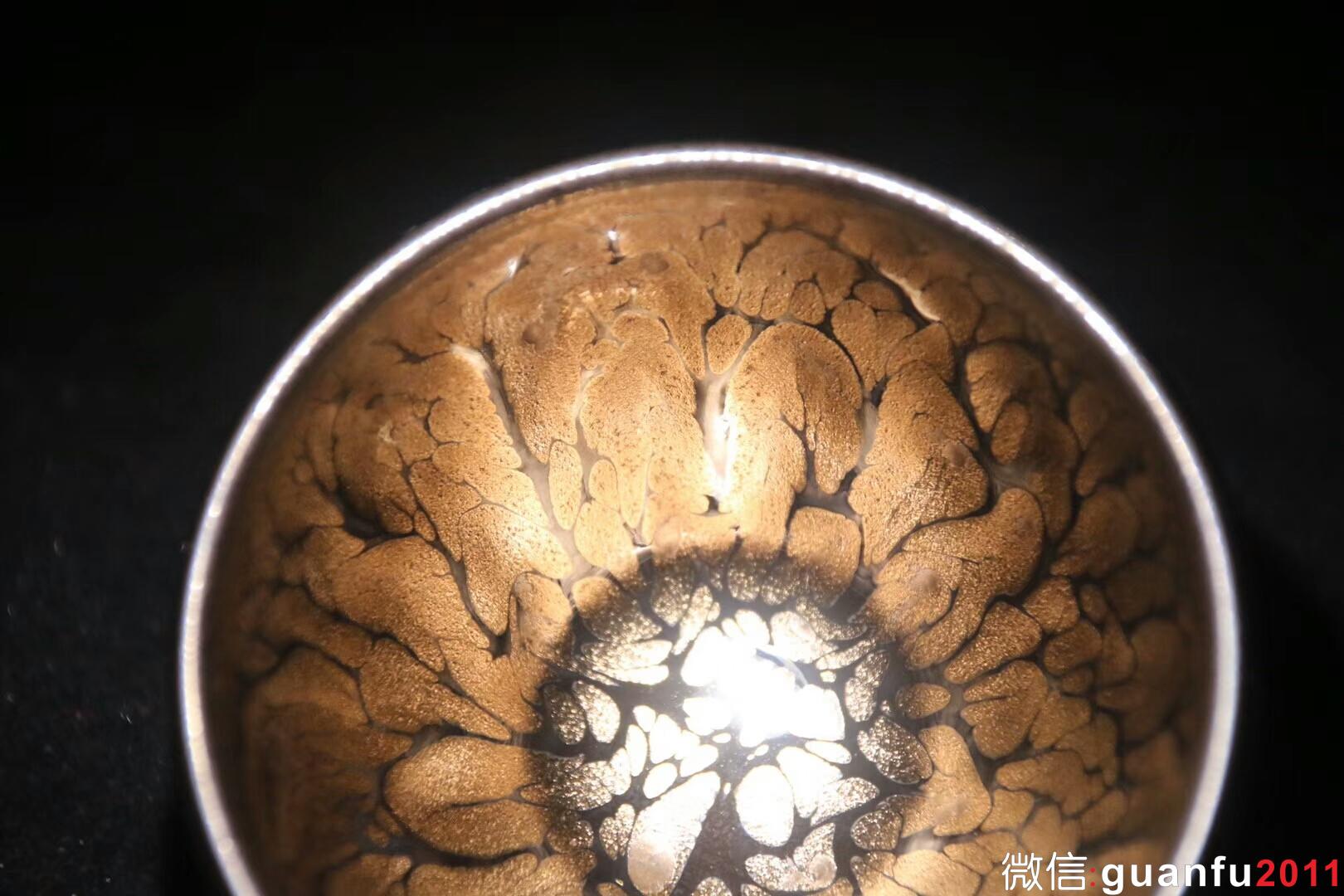 【作者】陳為聰老師 【品名】金油滴 【規(guī)格】8.5 x 5 cm