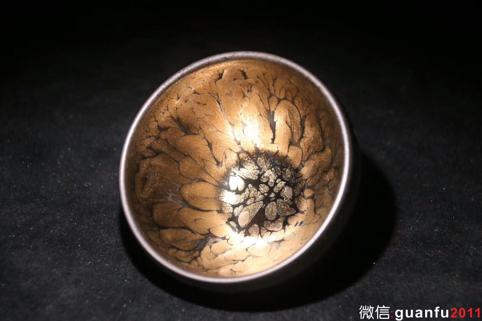【作者】陳為聰老師 【品名】金油滴 【規(guī)格】8.5 x 5 cm