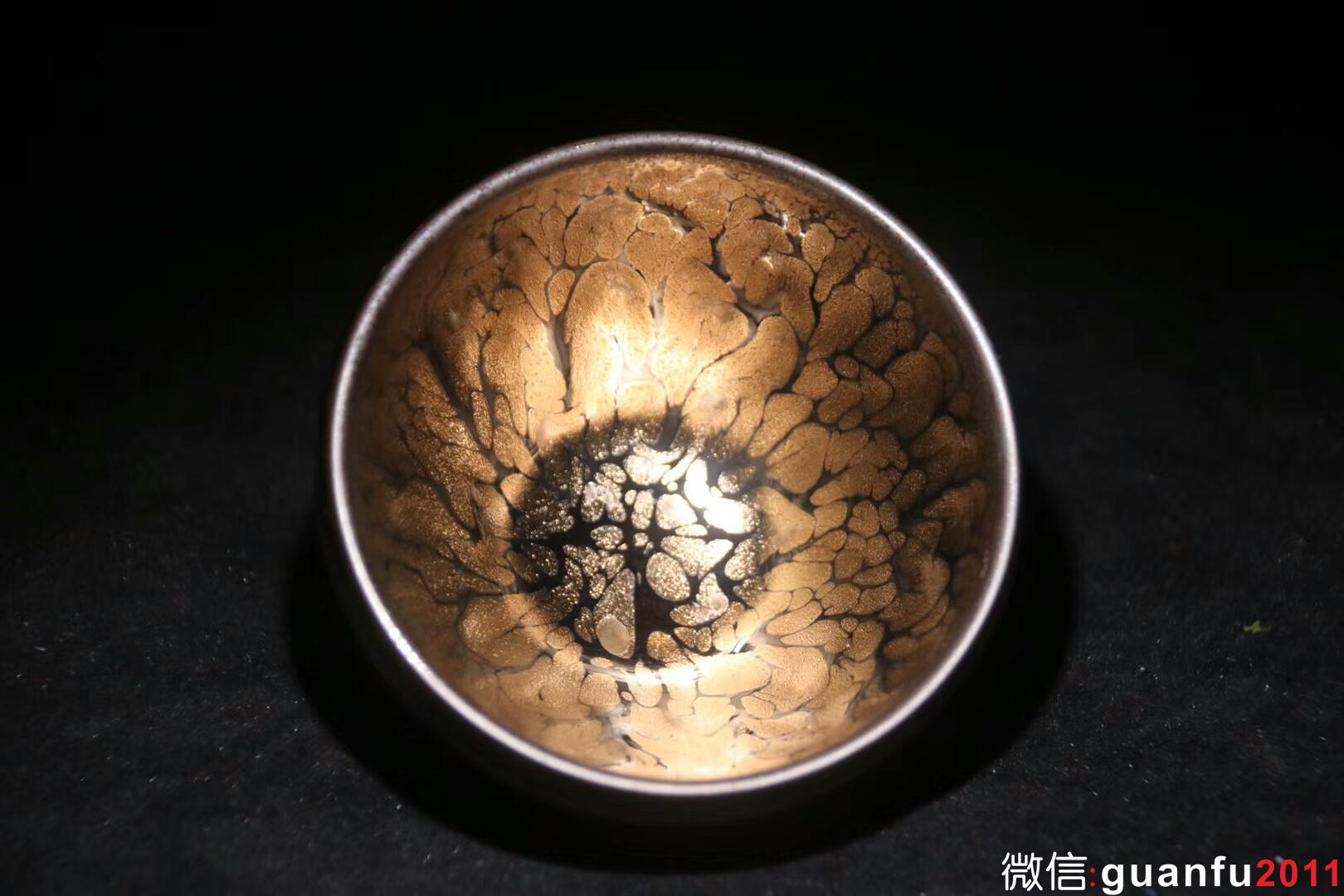 【作者】陳為聰老師 【品名】金油滴 【規(guī)格】8.5 x 5 cm