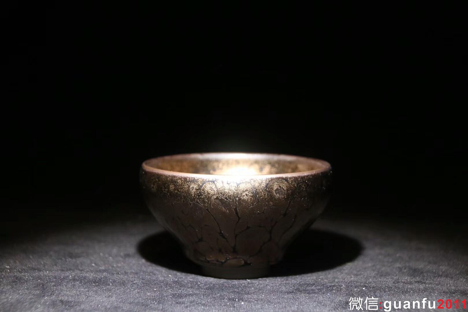 【作者】陳為聰老師 【品名】金油滴 【規(guī)格】8.5 x 5 cm