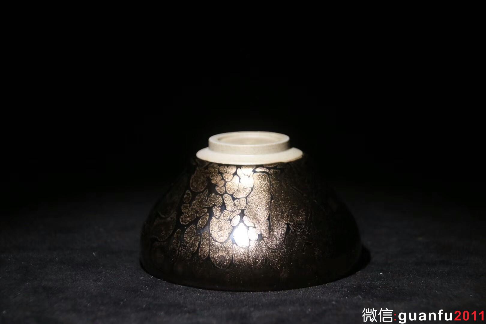 【作者】陳為聰老師 【品名】金油滴 【規(guī)格】8.5 x 5 cm