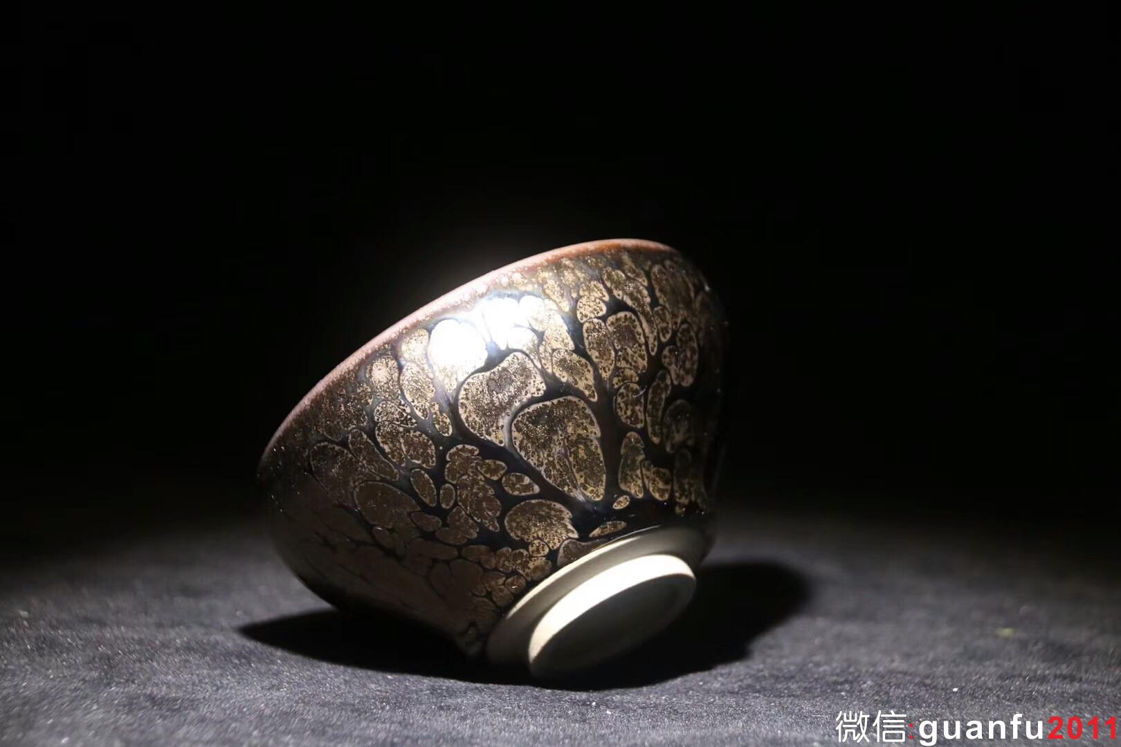 【作者】陳為聰老師 【品名】金油滴 【規(guī)格】8.5 x 5 cm