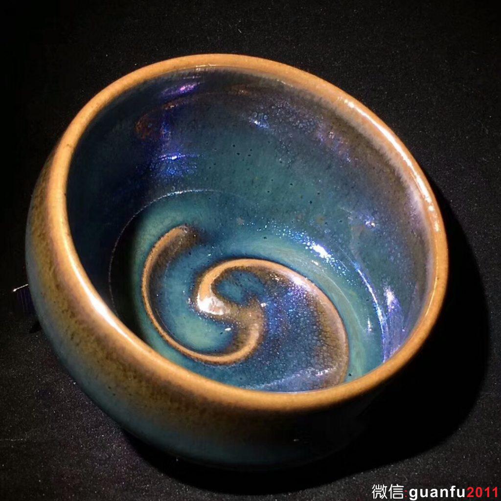 李春和師傅 的的經(jīng)典作品——（太極） 內(nèi)釉顏色為 彩曜 彩虹曜變盞