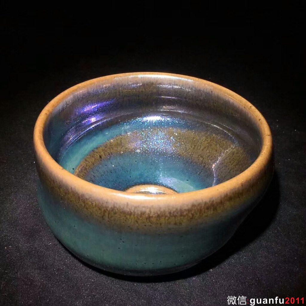 李春和師傅 的的經(jīng)典作品——（太極） 內(nèi)釉顏色為 彩曜 彩虹曜變盞