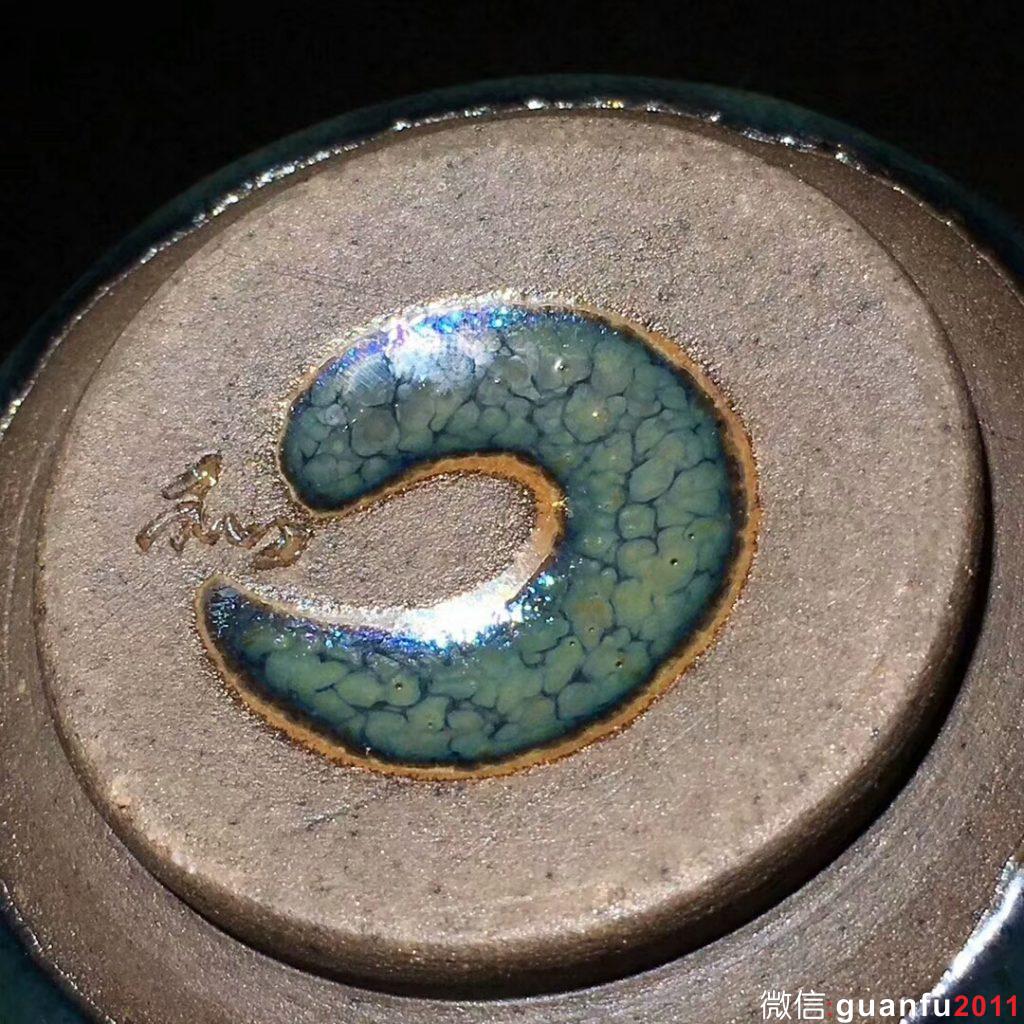 李春和師傅 的的經(jīng)典作品——（太極） 內(nèi)釉顏色為 彩曜 彩虹曜變盞