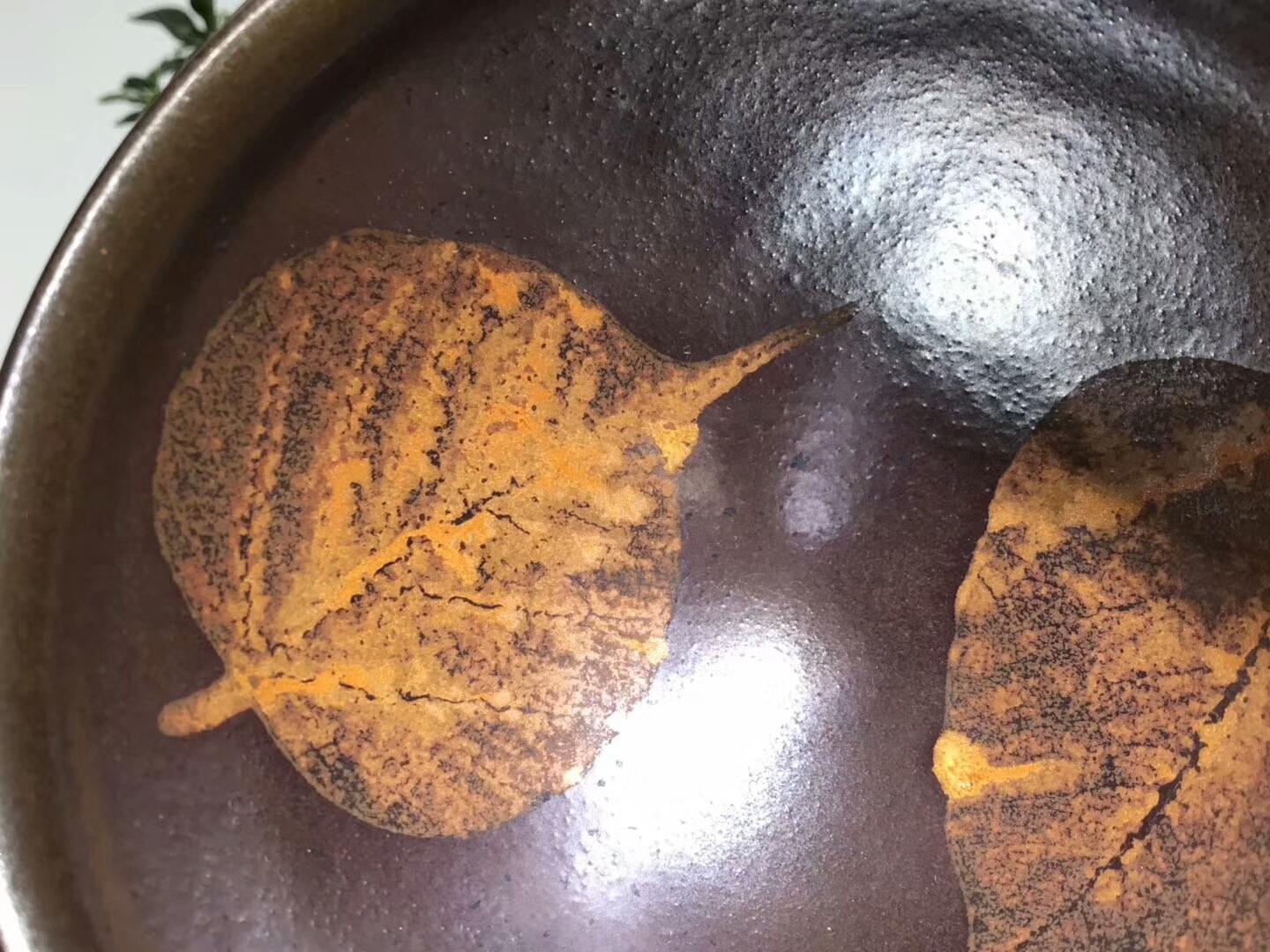 建盞國大師 作者：孫建興 作品：柿紅 雙木葉 口徑：12.7cm*7.5cm