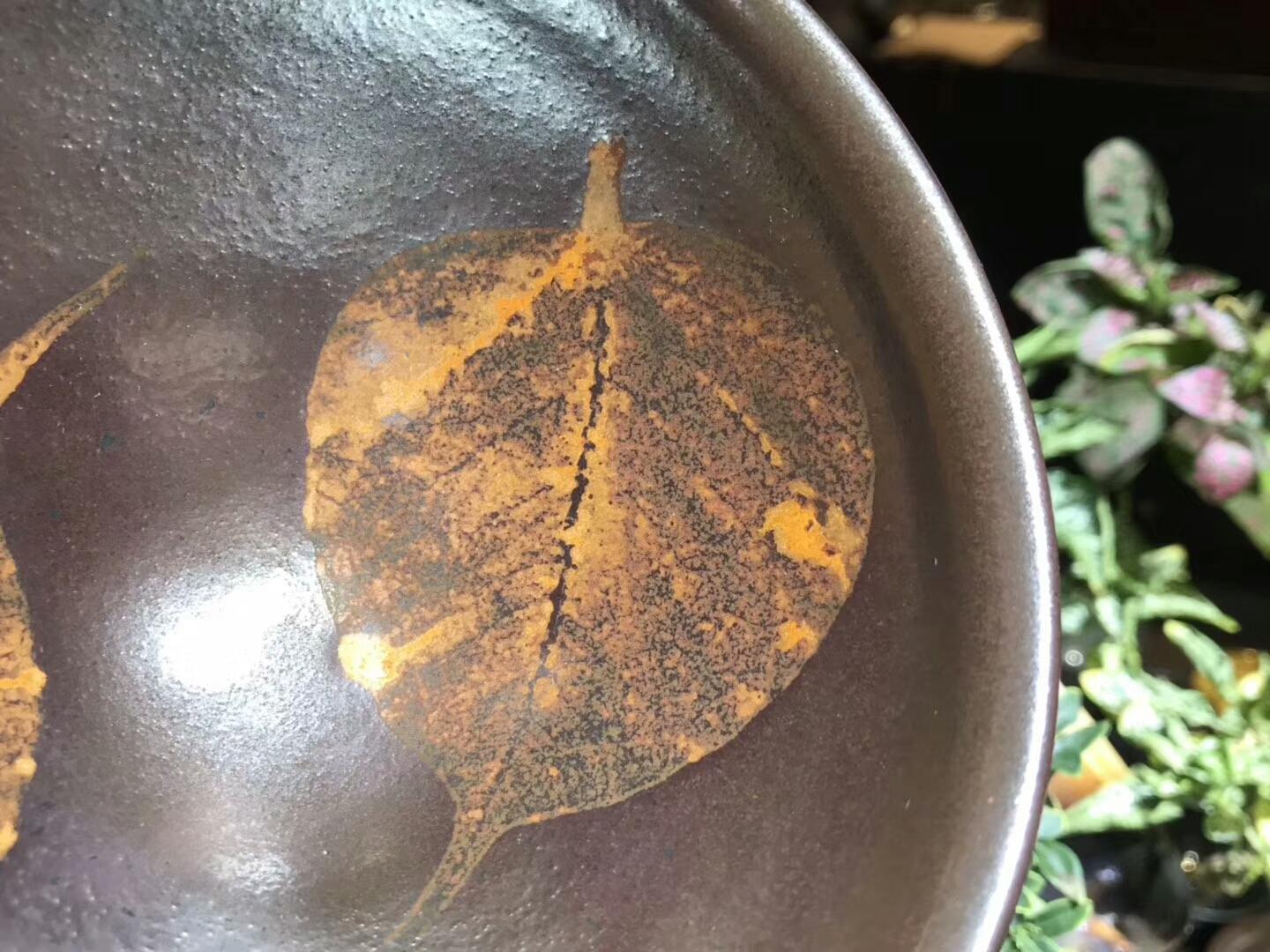 建盞國大師 作者：孫建興 作品：柿紅 雙木葉 口徑：12.7cm*7.5cm